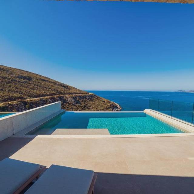 Luxury 4-Bedroom Villa for Sale in Sarandë — Sarandë