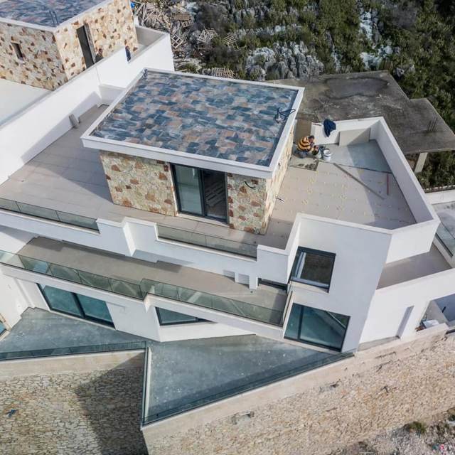 Exquisite Three-Story Villa for Sale in Sarandë — Sarandë