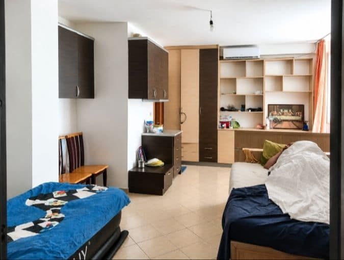 Shitet garsoniere, në Sarandë, pranë Hotel Butrinti — Sarandë