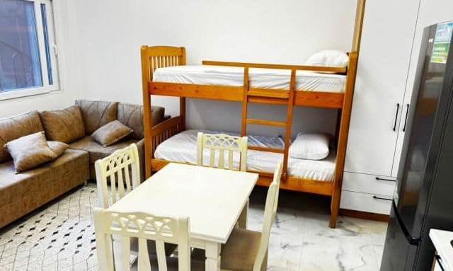 Jepet me qira garsoniere, tek Rruga 5 Maji, mbrapa Concord Center — Tiranë