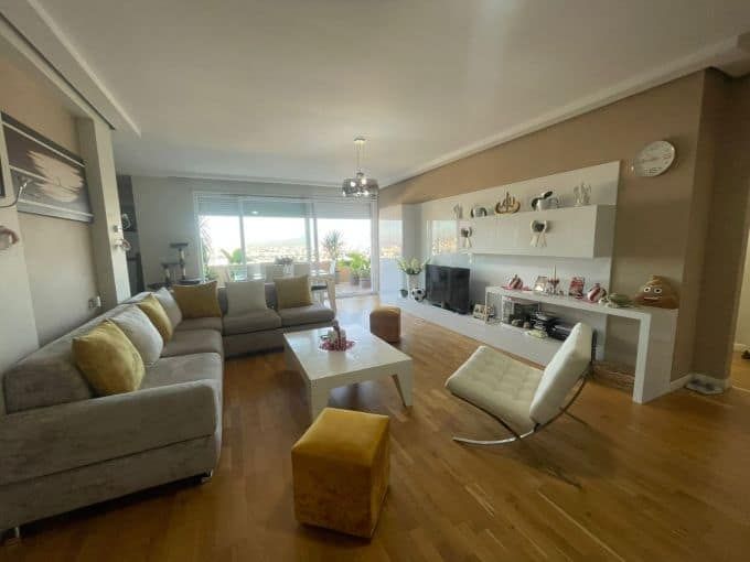 Shitet Penthouse+Post Parkimi tek Kopshti Botanik — Tiranë