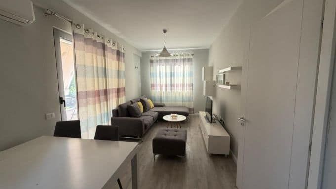Jepet apartament 2+1 me qira tek Liqeni i Thate — Tiranë