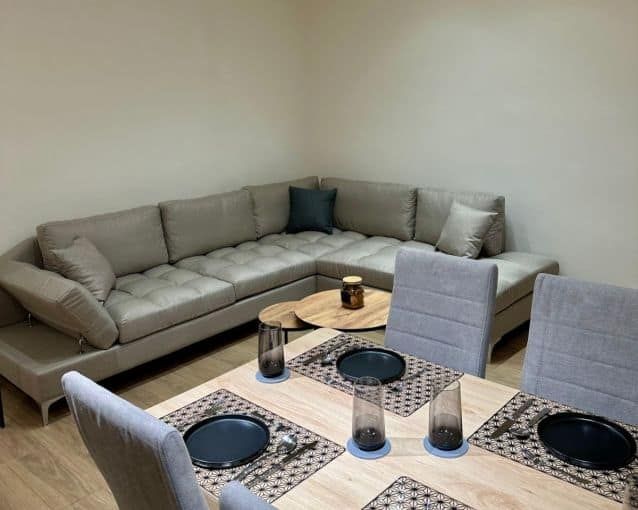 Jepet apartament 2+1 me qira tek Ali Demi — Tiranë