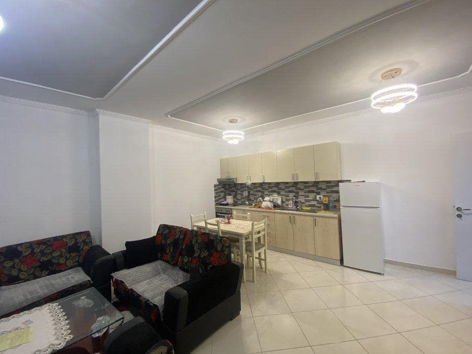 Jepet me qera 1+1, pranë Spitalit Amerikan 3, Tiranë — Tiranë