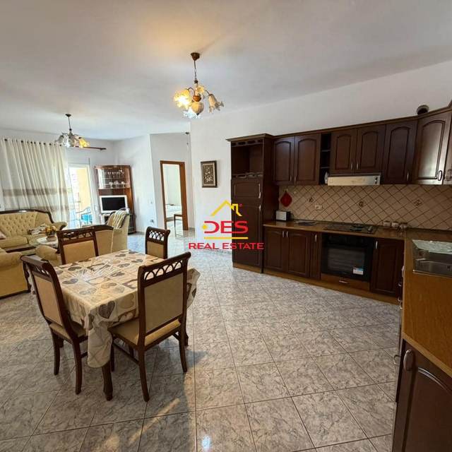 JEPET ME QIRA APARTAMENT 2+1 NË LUNGOMARE, PRANË REGINA | Vlorë — Vlorë