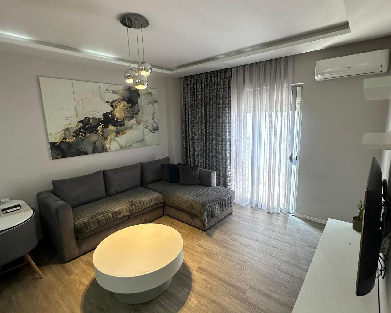 Jepet me qera apartament 1+1 pranë Ujësjellësit, Durrës — Durrës