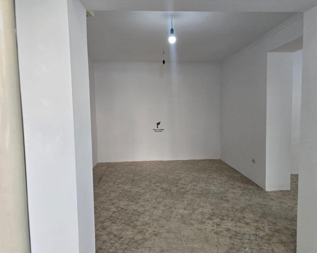 Shitet Dyqan & Garsoniere në Rrugën e Kavajës, 195.000 Euro — Tiranë
