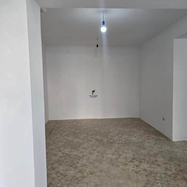 Shitet Dyqan & Garsoniere në Rrugën e Kavajës, 195.000 Euro — Tiranë