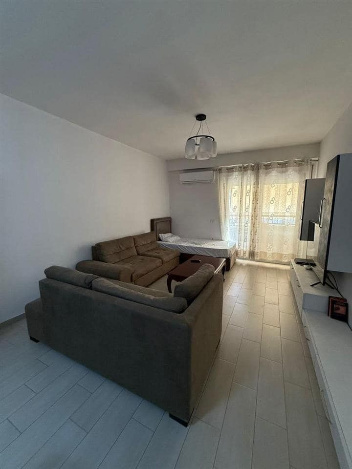 Jepet me qera 1+1 te Komuna Parisit, pranë Niku Construction — Tiranë