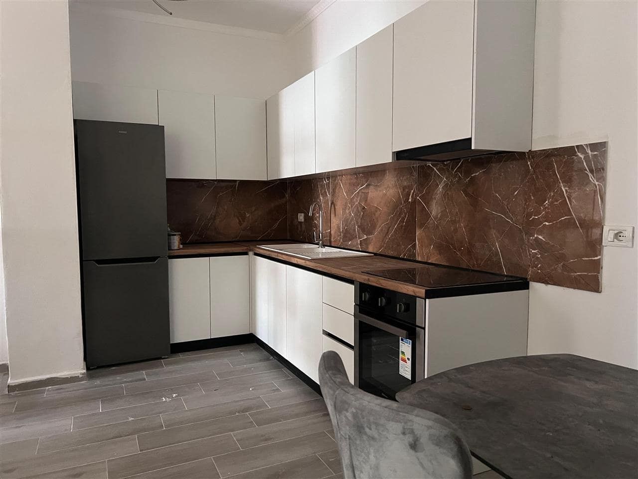 Shitet Apartament 1+1 në Plazh, Durrës — Durrës