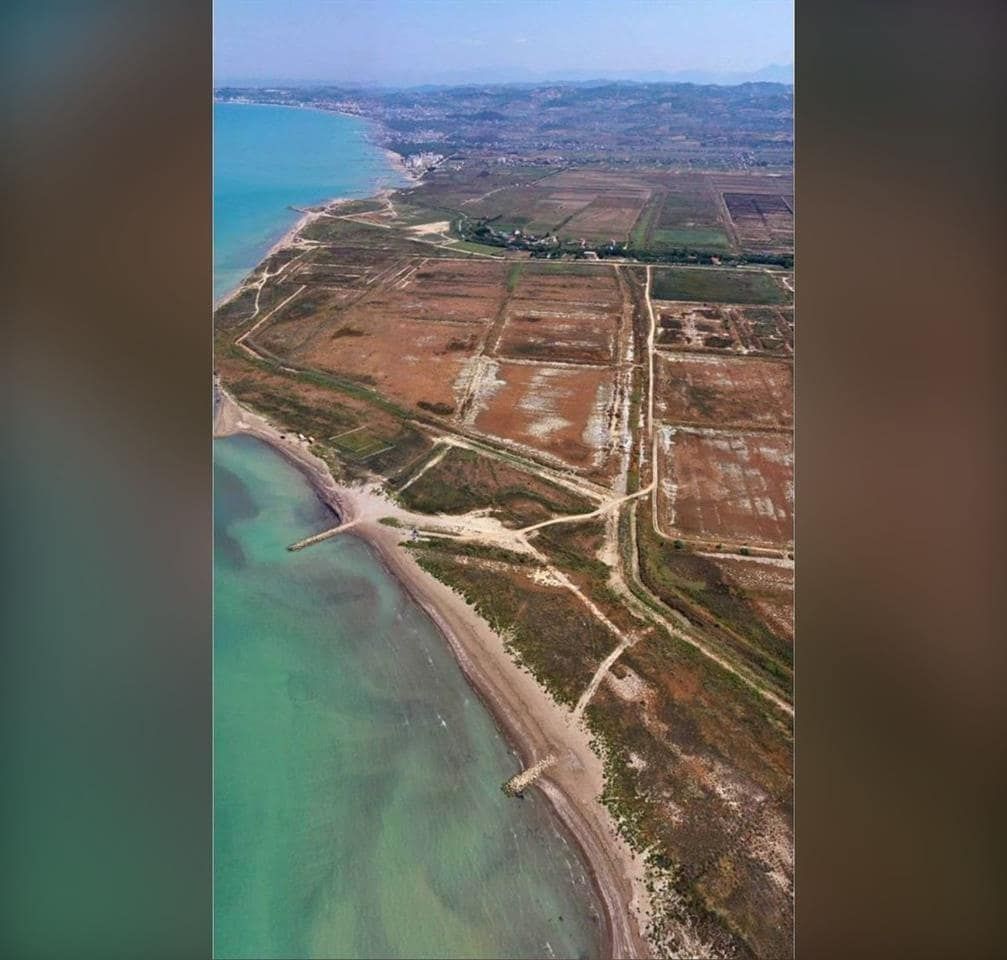 Shitet Tokë në Karpen, Vije e Parë me Detin — Durrës