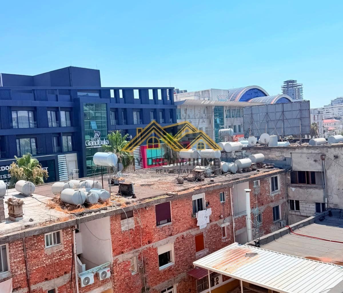Jepet me qera apartament 3+1+2 në Flagship Center, Durrës — Durrës