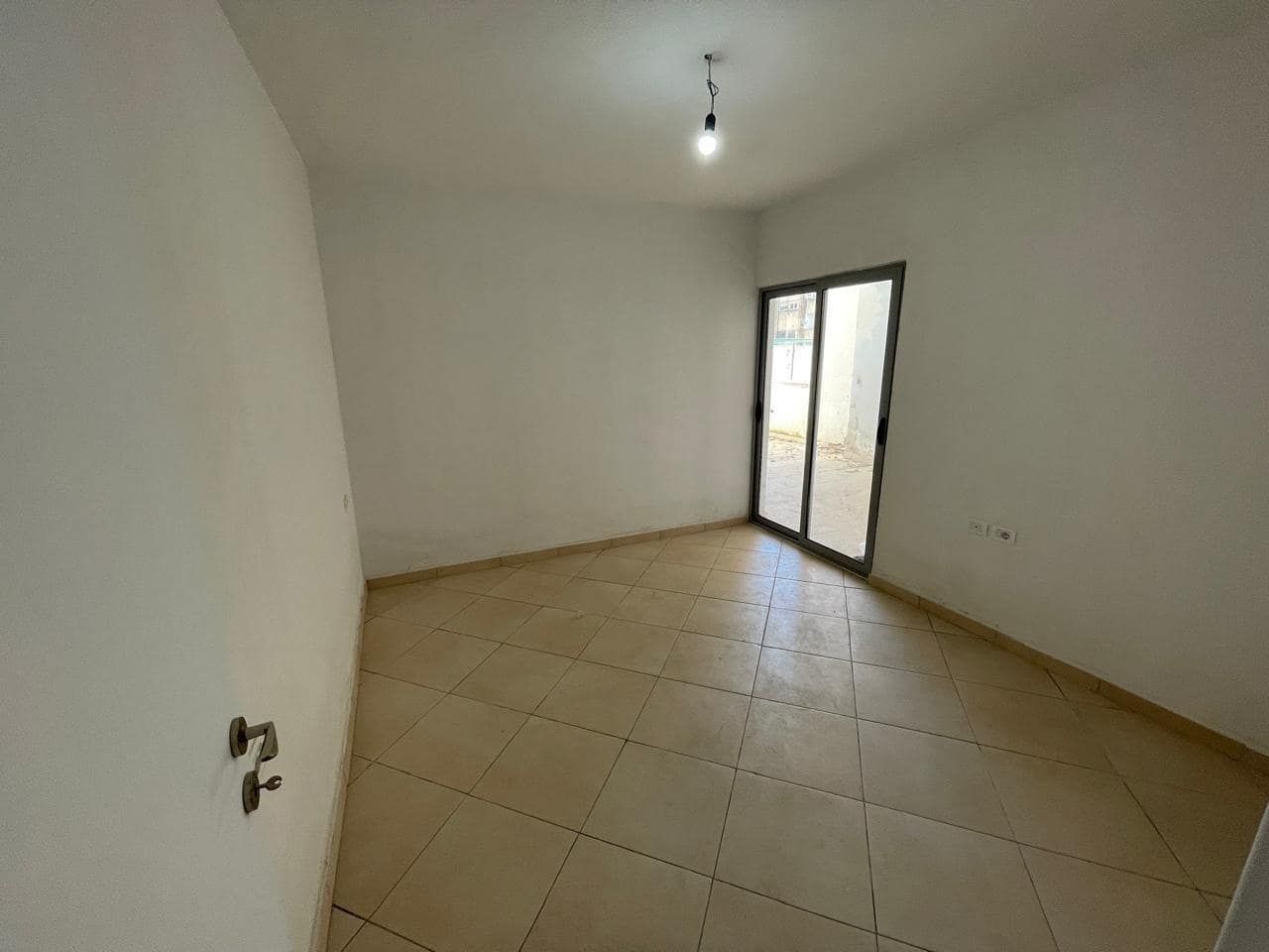 Shitet Apartament 2+1 pranë Stacionit të Trenit, Durrës — Durrës