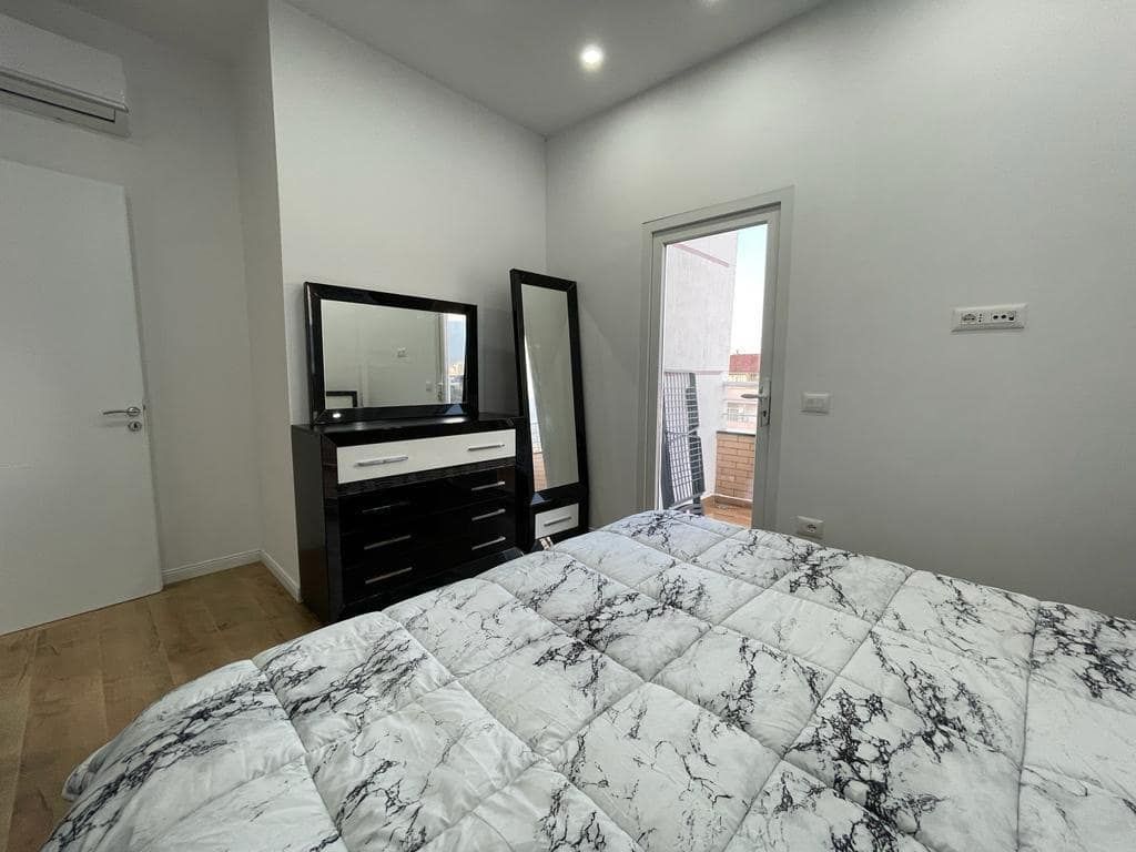 Apartament 2+1 me Qira në Komuna e Parisit, Tiranë — Tiranë