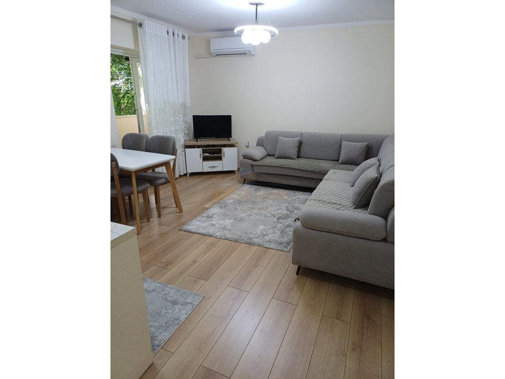 Shitet Apartament 1+1, te shkolla Osman Myderizi | Tiranë — Tiranë