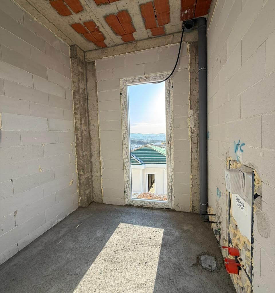 Vila në Shitje në Rolling Hills, Liqeni i Farkës — Tiranë
