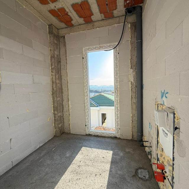 Vila në Shitje në Rolling Hills, Liqeni i Farkës — Tiranë