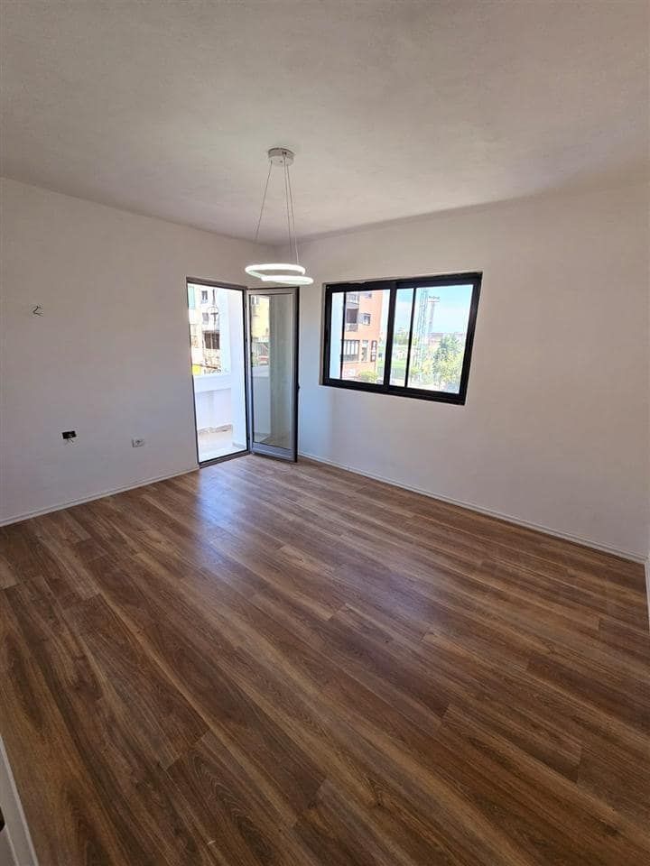 Shitet Apartament 2+1 i Sapoinvestuar te Stadiumi, Durrës — Durrës