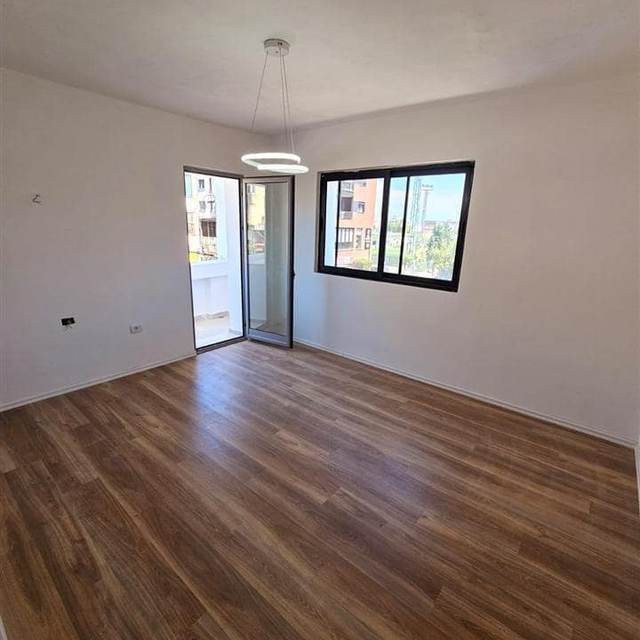 Shitet Apartament 2+1 i Sapoinvestuar te Stadiumi, Durrës — Durrës