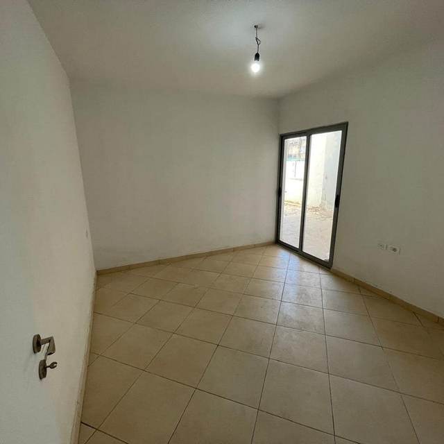 Shitet Apartament 2+1 pranë Stacionit të Trenit, Durrës — Durrës