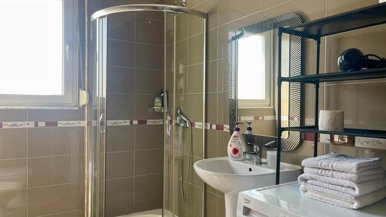 Apartament 1+1 me Qira në Qendër, pranë Pazarit të Ri — Tiranë
