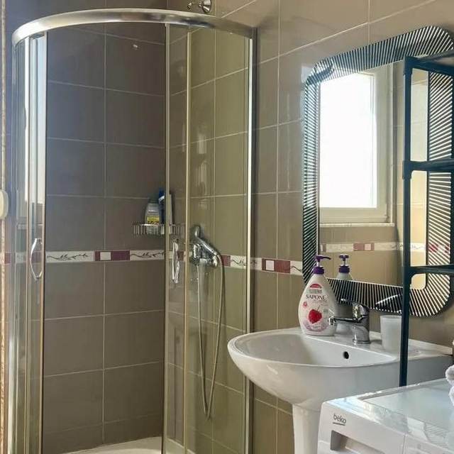 Apartament 1+1 me Qira në Qendër, pranë Pazarit të Ri — Tiranë