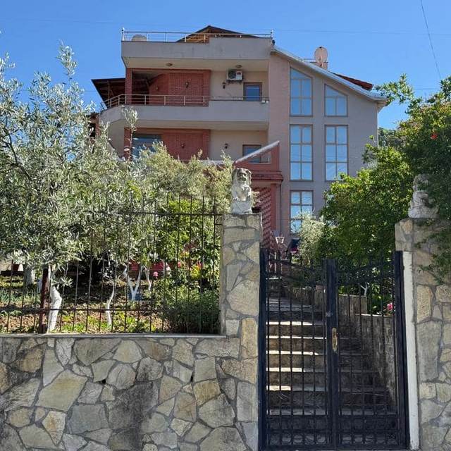 Shitet Vila në Selitë, Tiranë — Tiranë