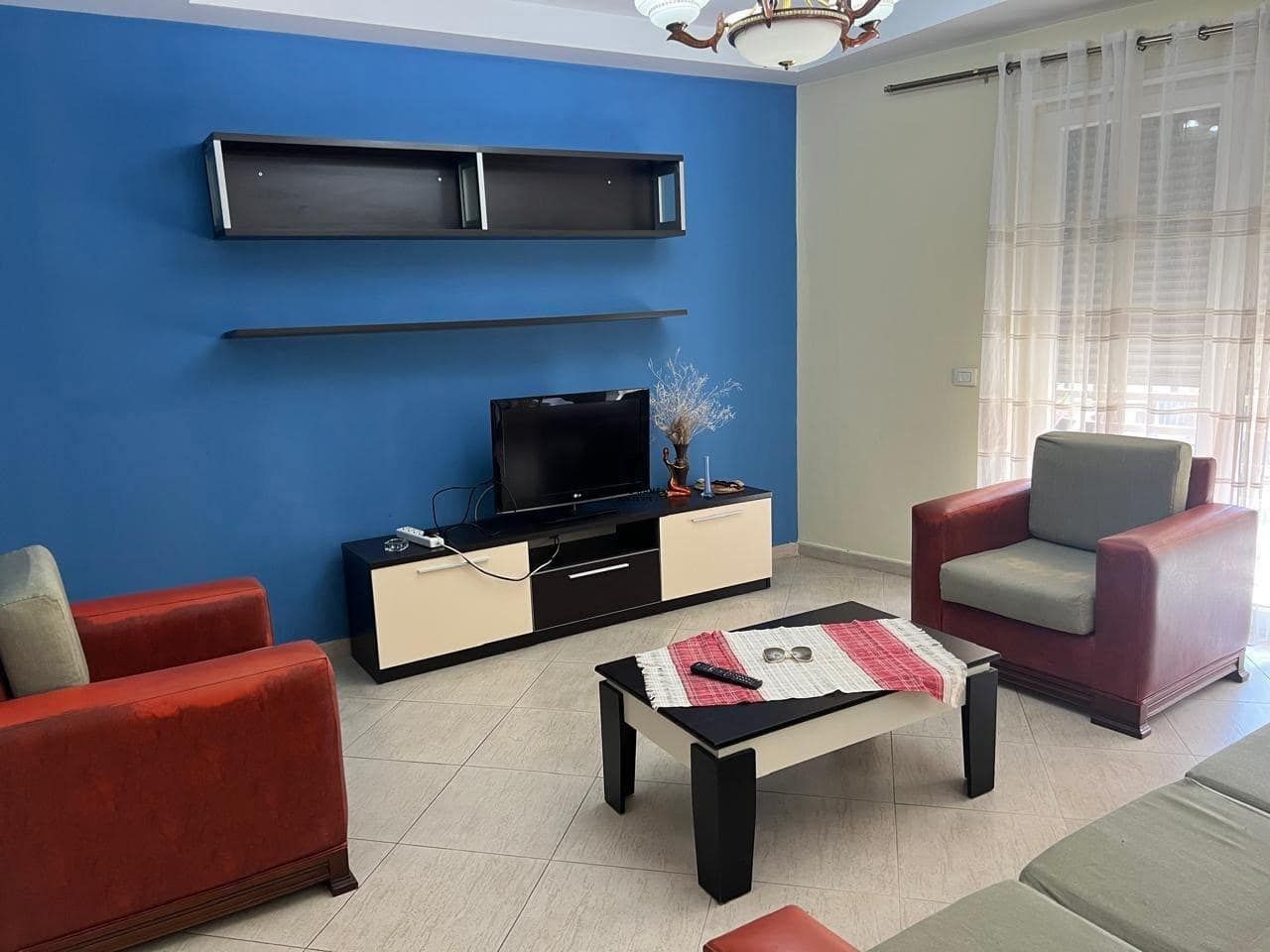 Apartament 2+1 me Qera në Pazari i Ri, 70.000 Lekë — Tiranë