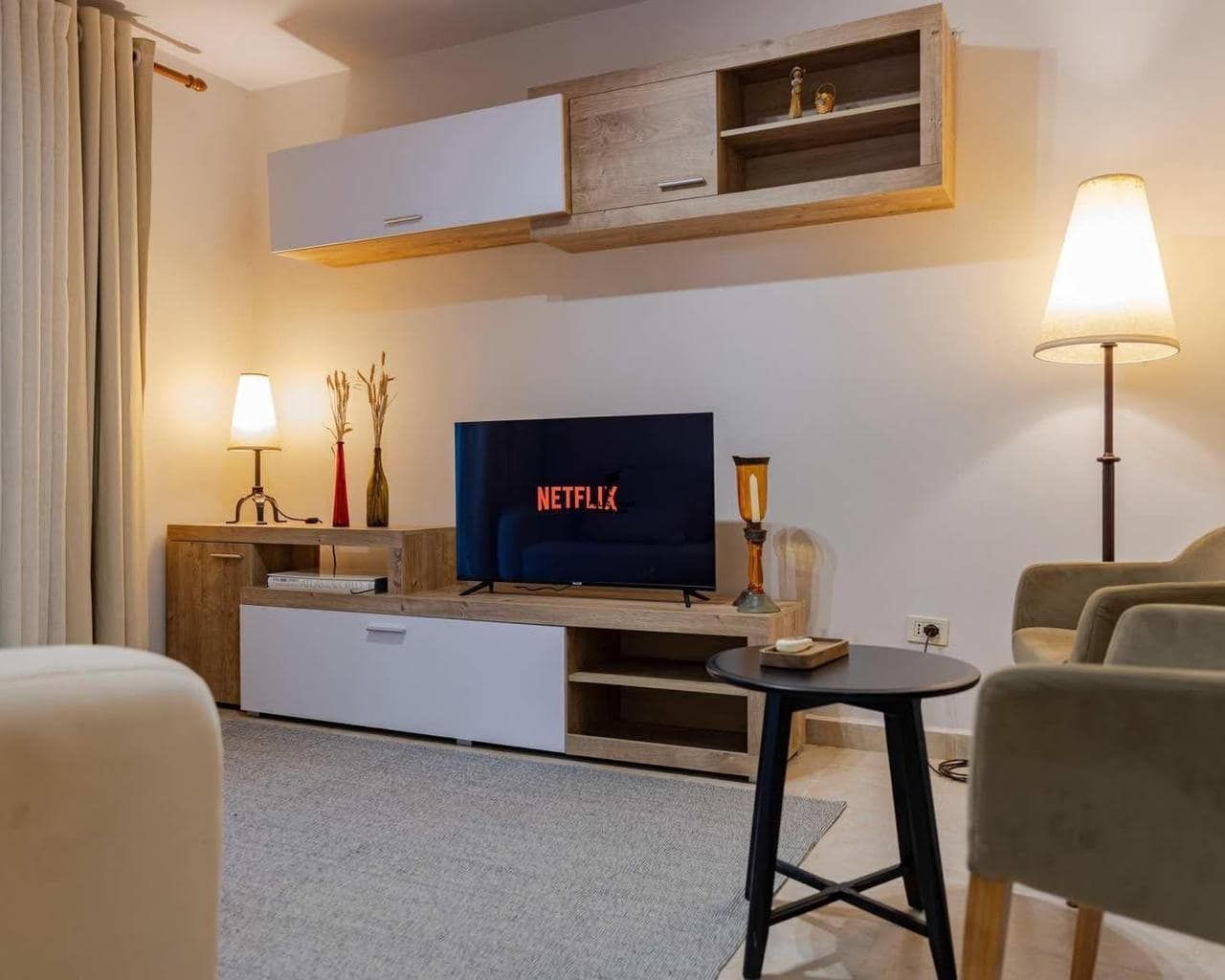 Apartament 1+1 me Qera në Qendër, 700 Euro — Tiranë