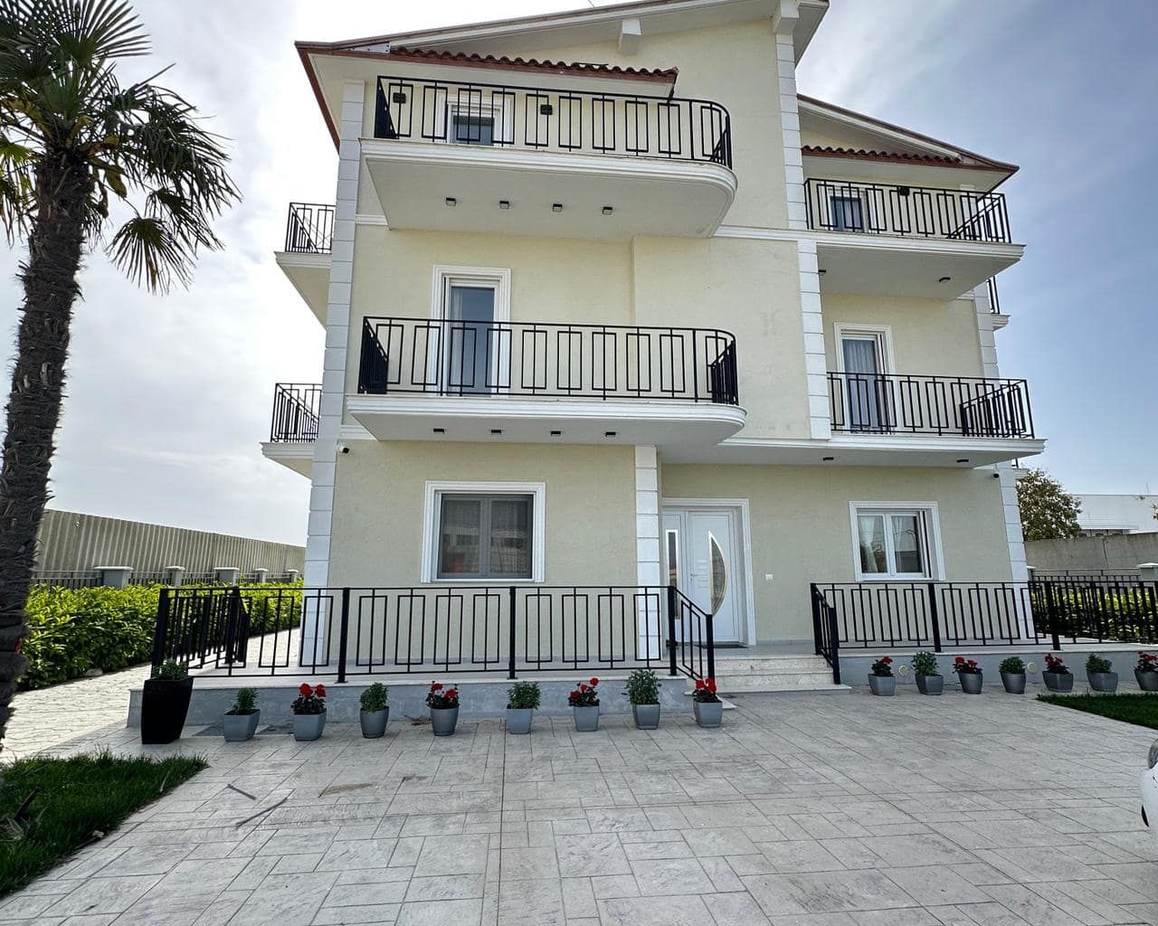 Shitet vilë 3-katëshe në Spitallë, Durrës — Durrës