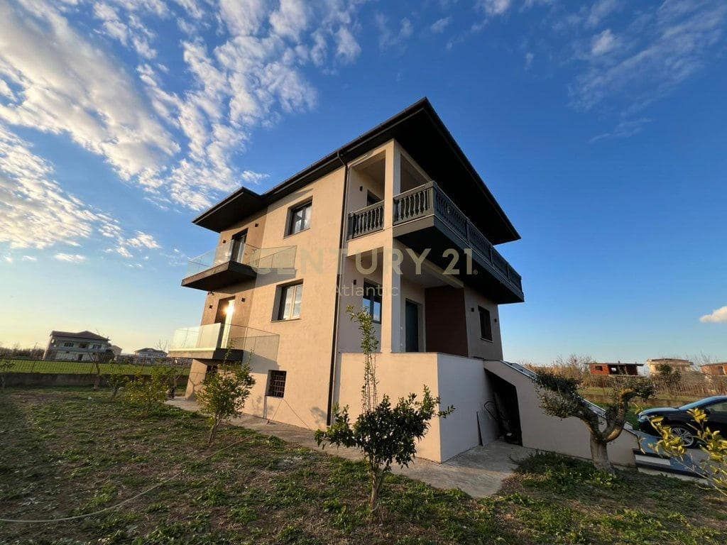Vila Unike 3 Kateshe për Shitje në 4 Rrugët, Shijak Durrës — Durrës
