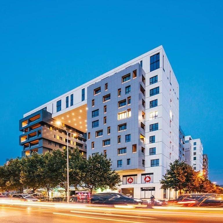 Apartament 3+1 me 2 Poste Parkimi në Square 21, Tiranë