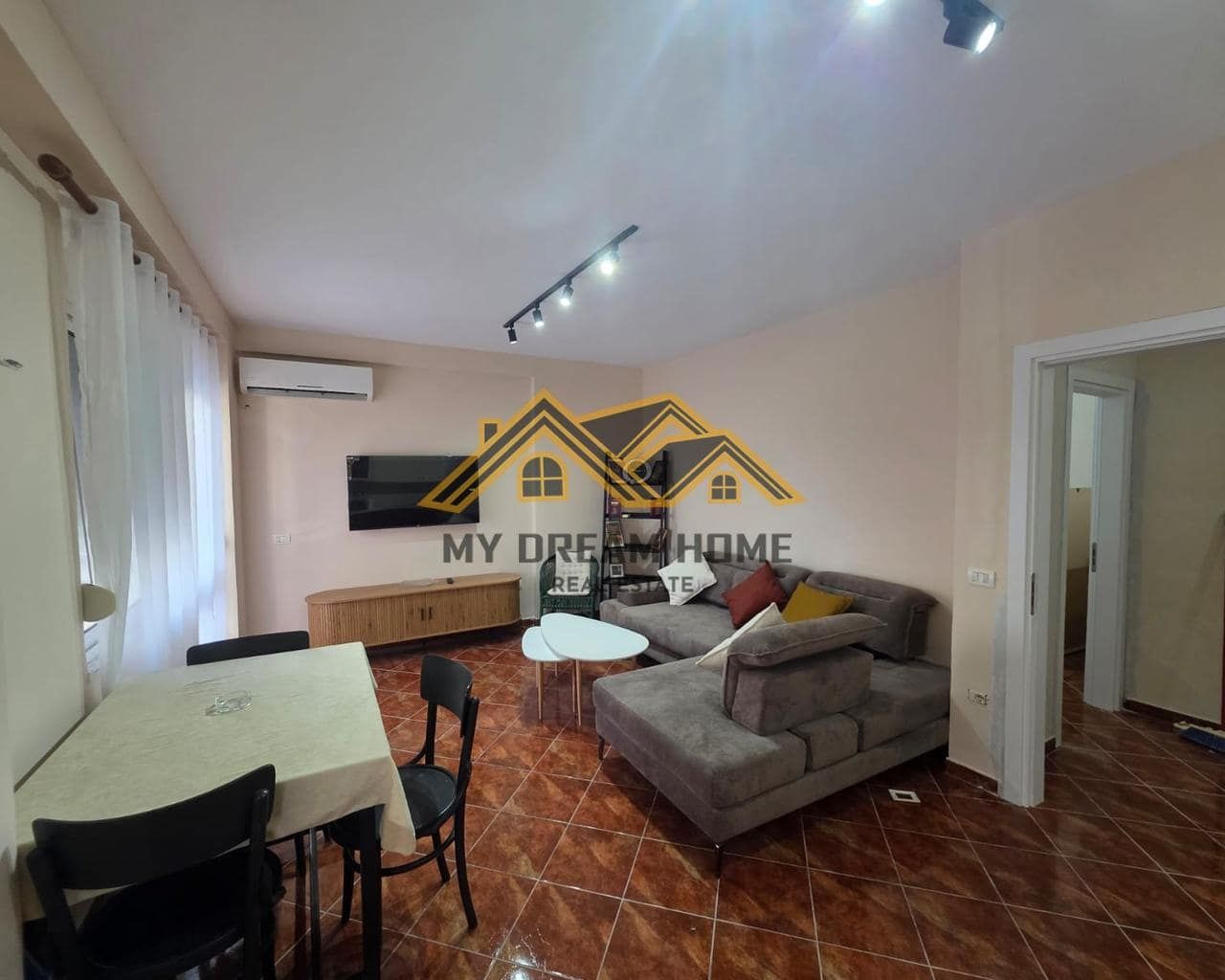 Apartament 1+1 për Shitje në Shkëmbin e Kavajës, Durrës — Durrës