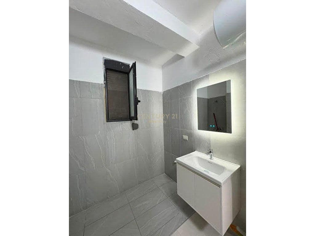 Apartament 1+1 i sapo mobiluar ne plazh, Durrës — Durrës