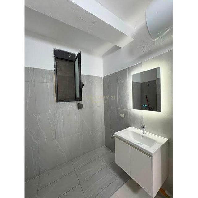 Apartament 1+1 i sapo mobiluar ne plazh, Durrës — Durrës
