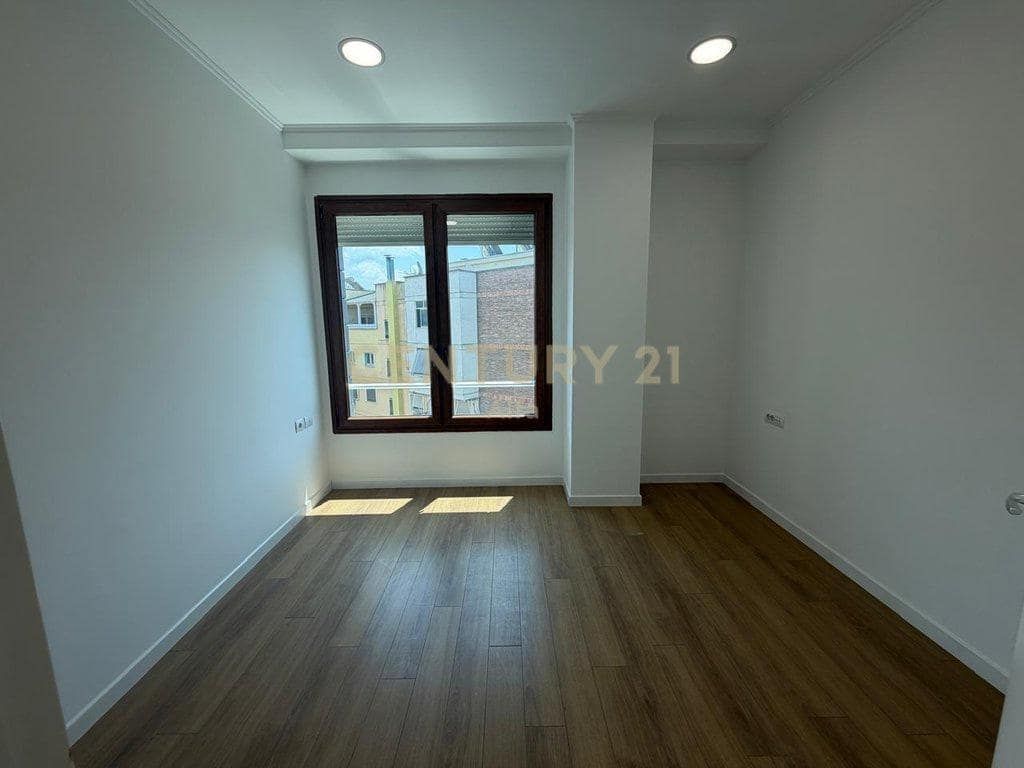 Zyra me qira te Hilton (Delijorgji) | Tiranë — Tiranë