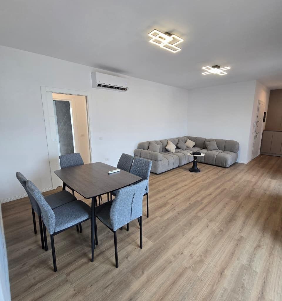 Apartament 2+1 me Qira | Shkolla e Kuqe Prane Qendres — Tiranë