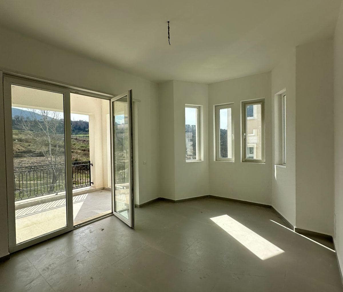 Vila 3-Katëshe për Shitje në Collina Verde, Tiranë — Tiranë