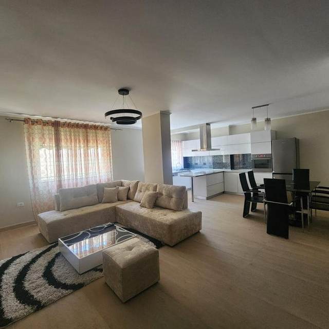 Apartament 2+1 për qira, Komuna e Parisit — Tiranë