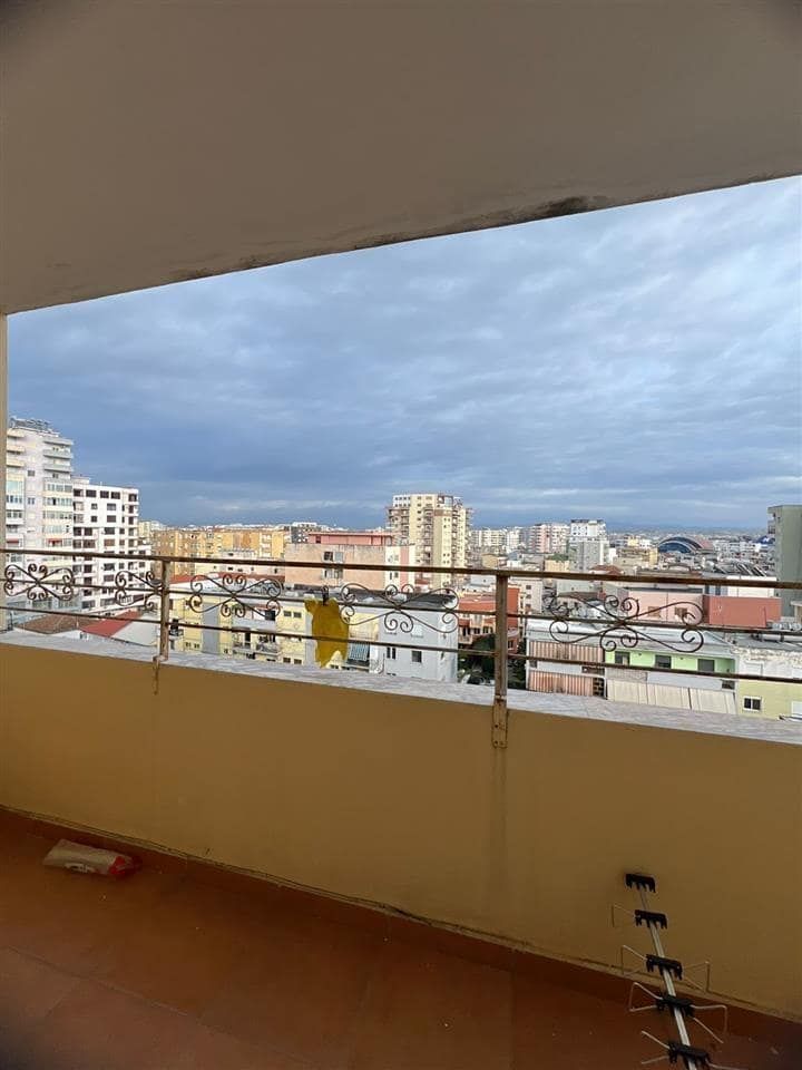 Shitet Apartament 2+1 me Verandë tek Gjykata, Durrës — Durrës