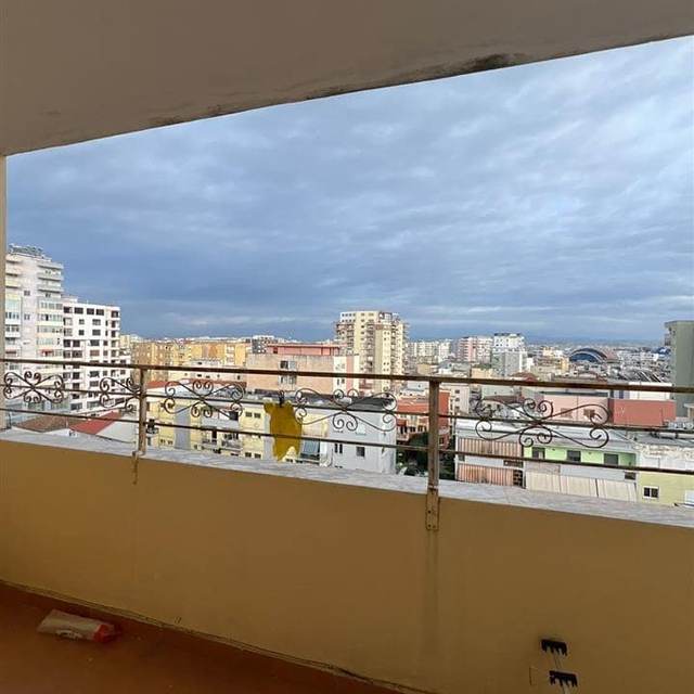Shitet Apartament 2+1 me Verandë tek Gjykata, Durrës — Durrës