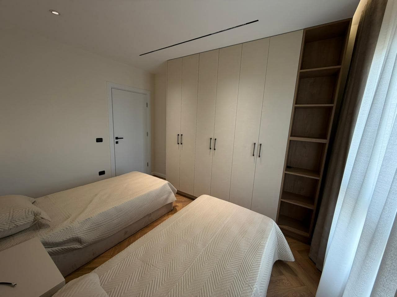 Apartament 2+1 me Garderobë për Shitje në Bulevardin Bajram Curri, Tiranë — Tiranë