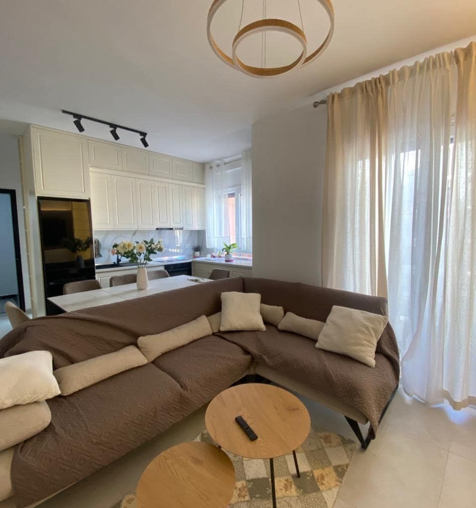 Apartament me qira 2+1+2 – Pazari i Ri, Tiranë — Tiranë