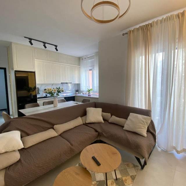 Apartament me qira 2+1+2 – Pazari i Ri, Tiranë — Tiranë
